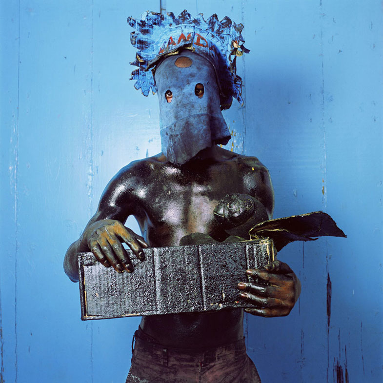 Maske: Phyllis Galembo—Surprise Box