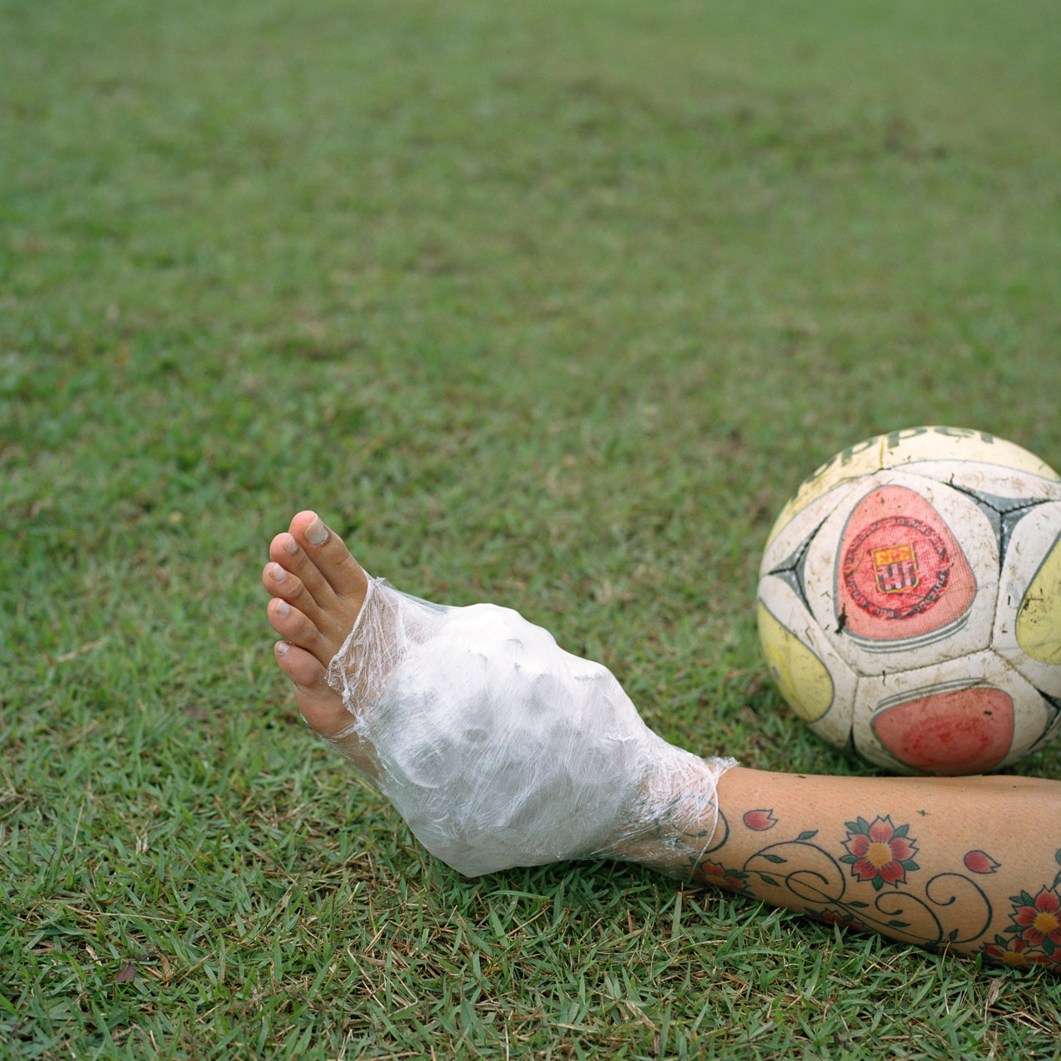 : Santos player, Calan, ices her ankle after a physical therapy training session at the Santos CT Rei Pelé training center. (December 1, 2010)