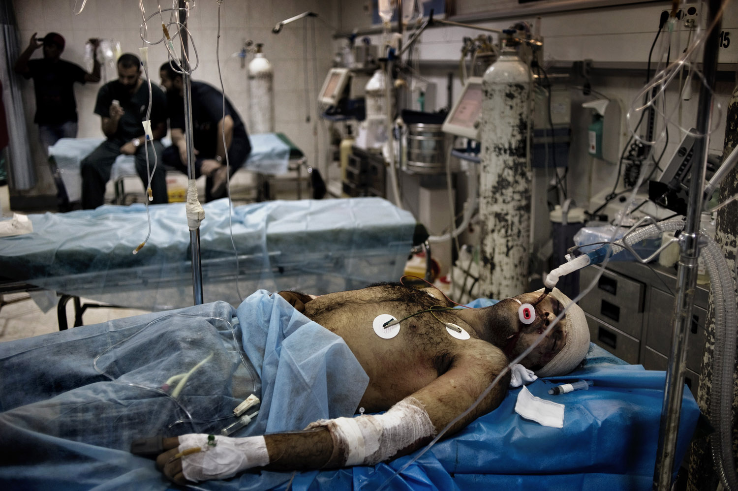A wounded Libyan rebel soldier lies unconscious in the Tripoli City Hospital after clashes, August 27, 2011.