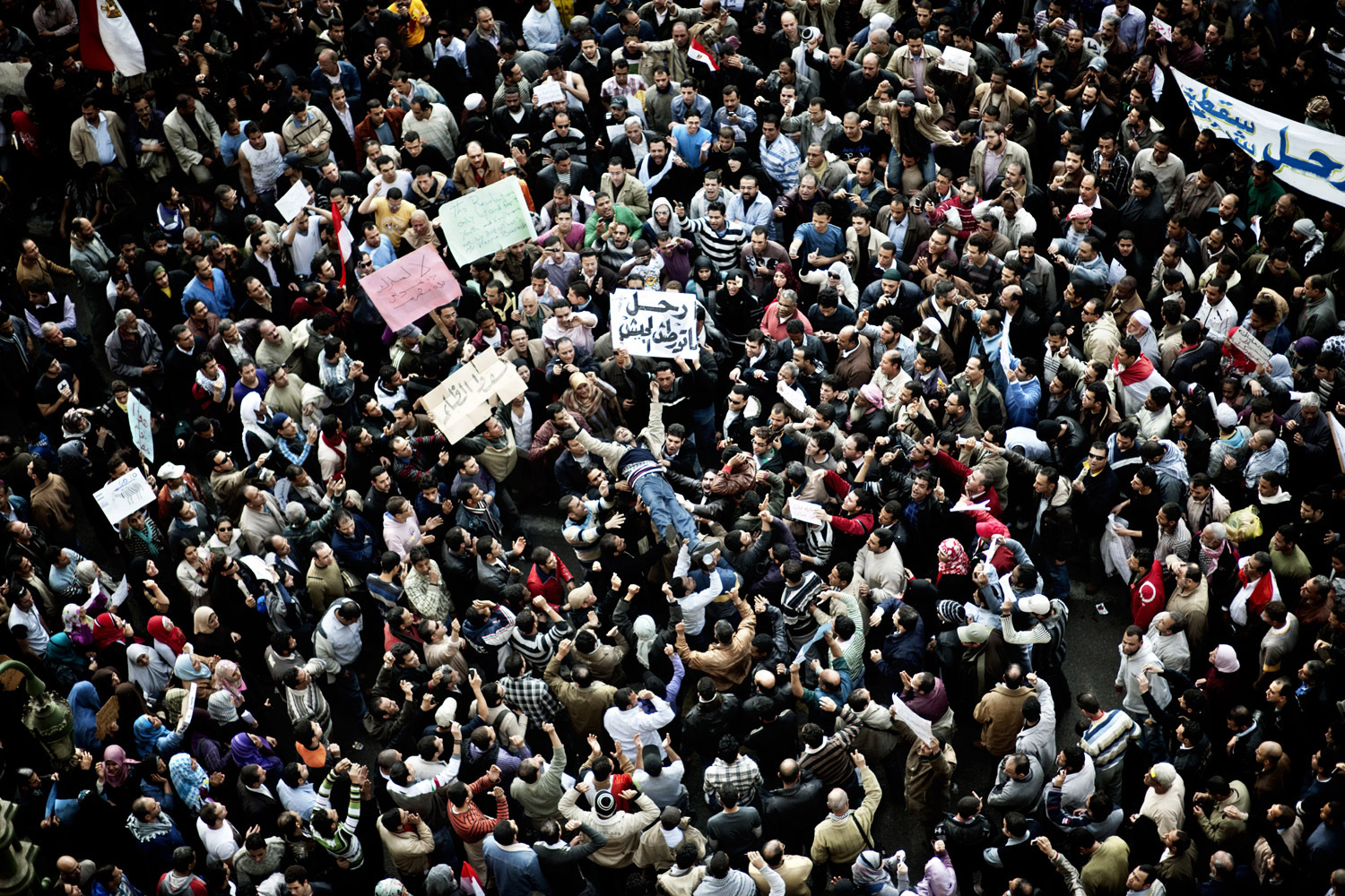 Yuri Kozyrev. From  The Revolution . February 14, 2011 issue (cover story).
                              
                              A crowd lifts a demonstrator during the February 1st march in Tahrir Square, Egypt.