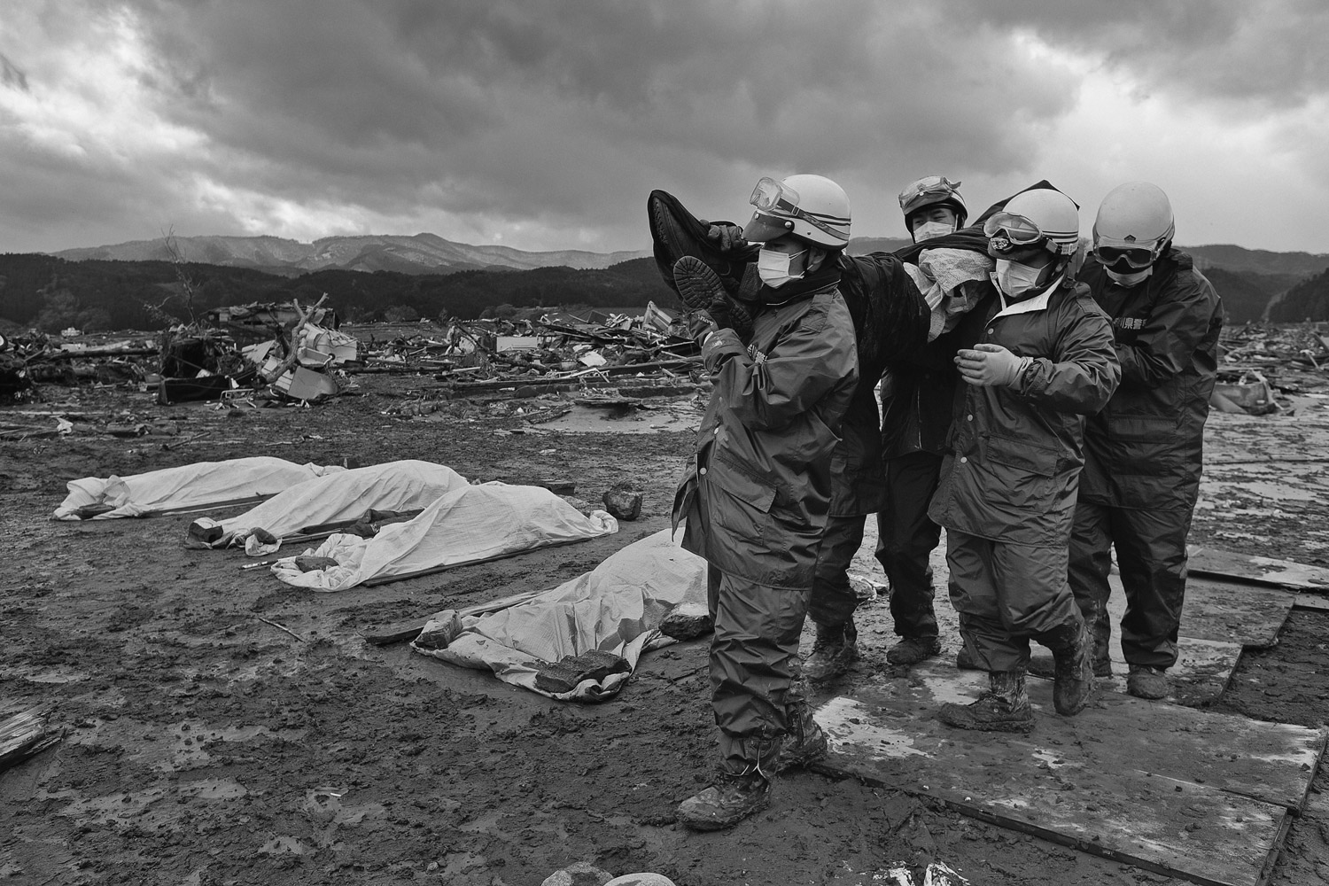 James Nachtwey. From  The Day the Earth Moved.  March 28, 2011 issue.
                              Under harsh conditions, police officers work to recover the remains of the dead in Rikuzentakata, Iwate prefecture, Japan, on March 16, 2011.
