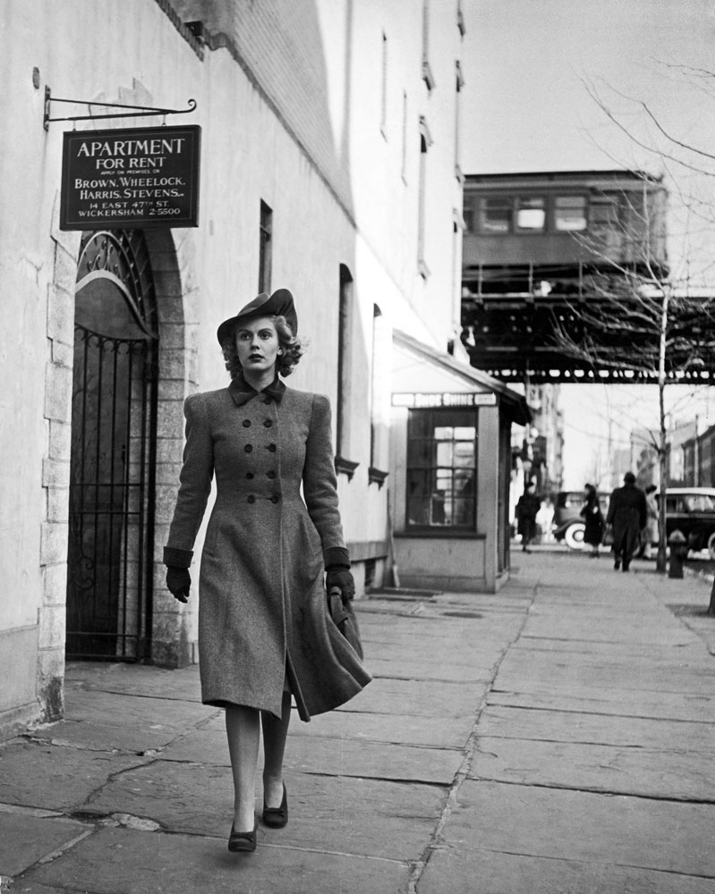 Model Carol Lorell walks down the street in the east '60s of Manhattan in January 1940.