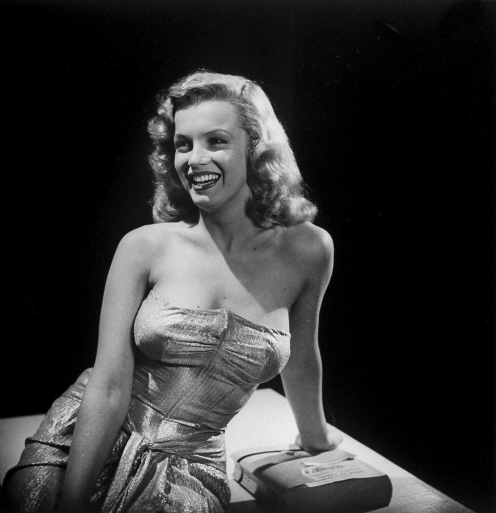 Marilyn Monroe poses in 1947