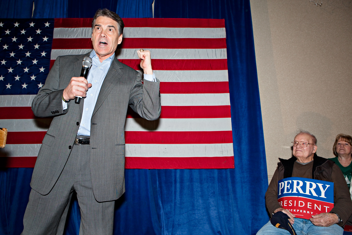 Rick Perry campaigns at The Gigglin' Goat in Boone, IA on December 31, 2011.