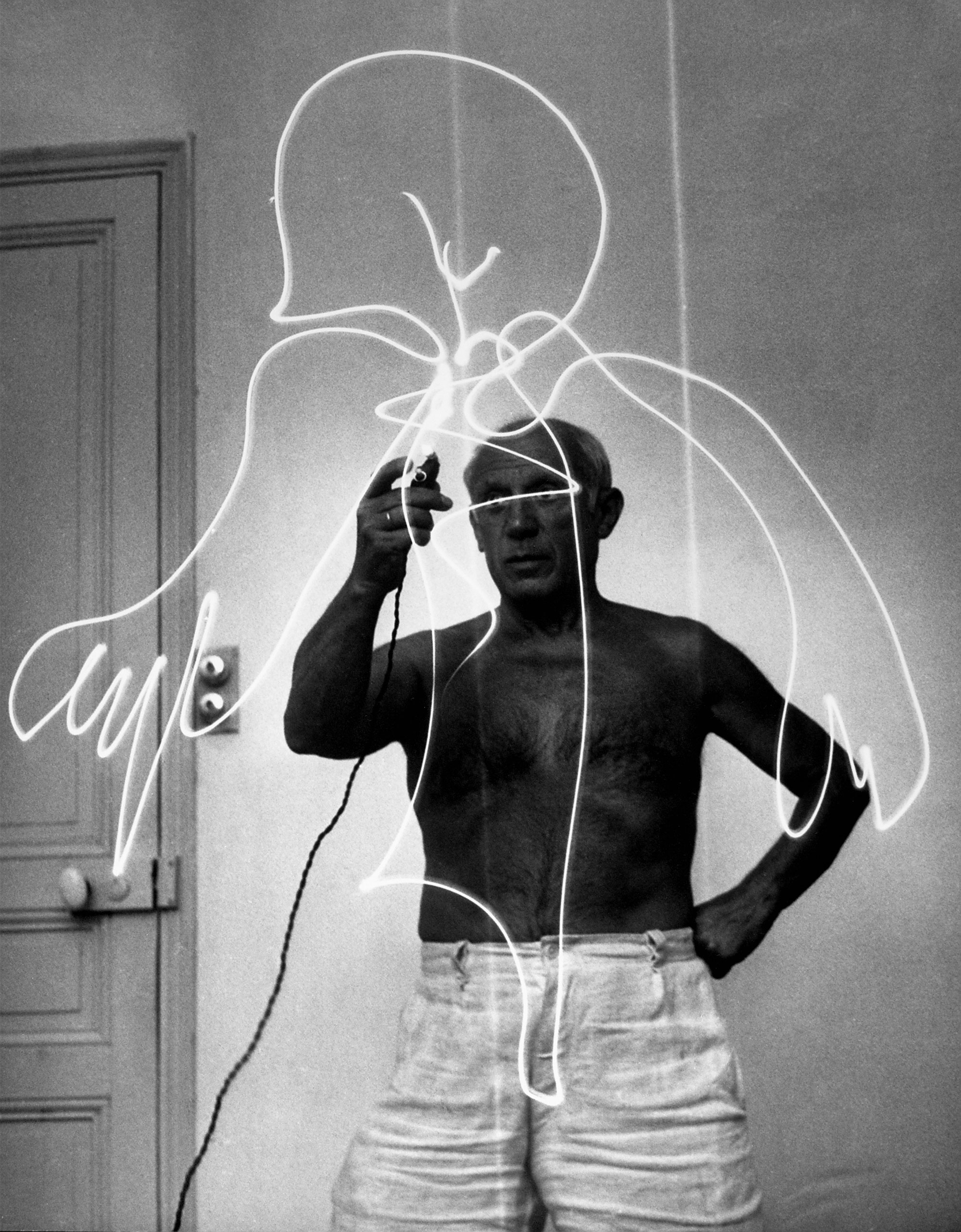 Pablo Picasso casually carves a figure in space, 1949.