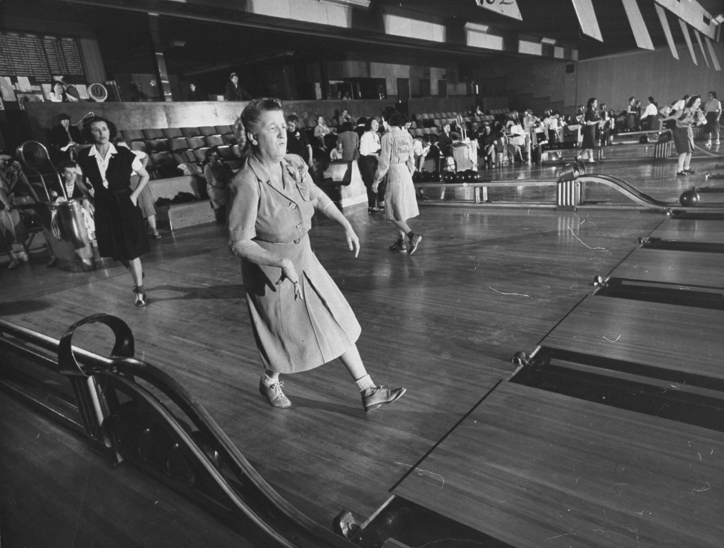 Florence Wilson and other women at a bowling alley in Teaneck, New Jersey, in 1947.