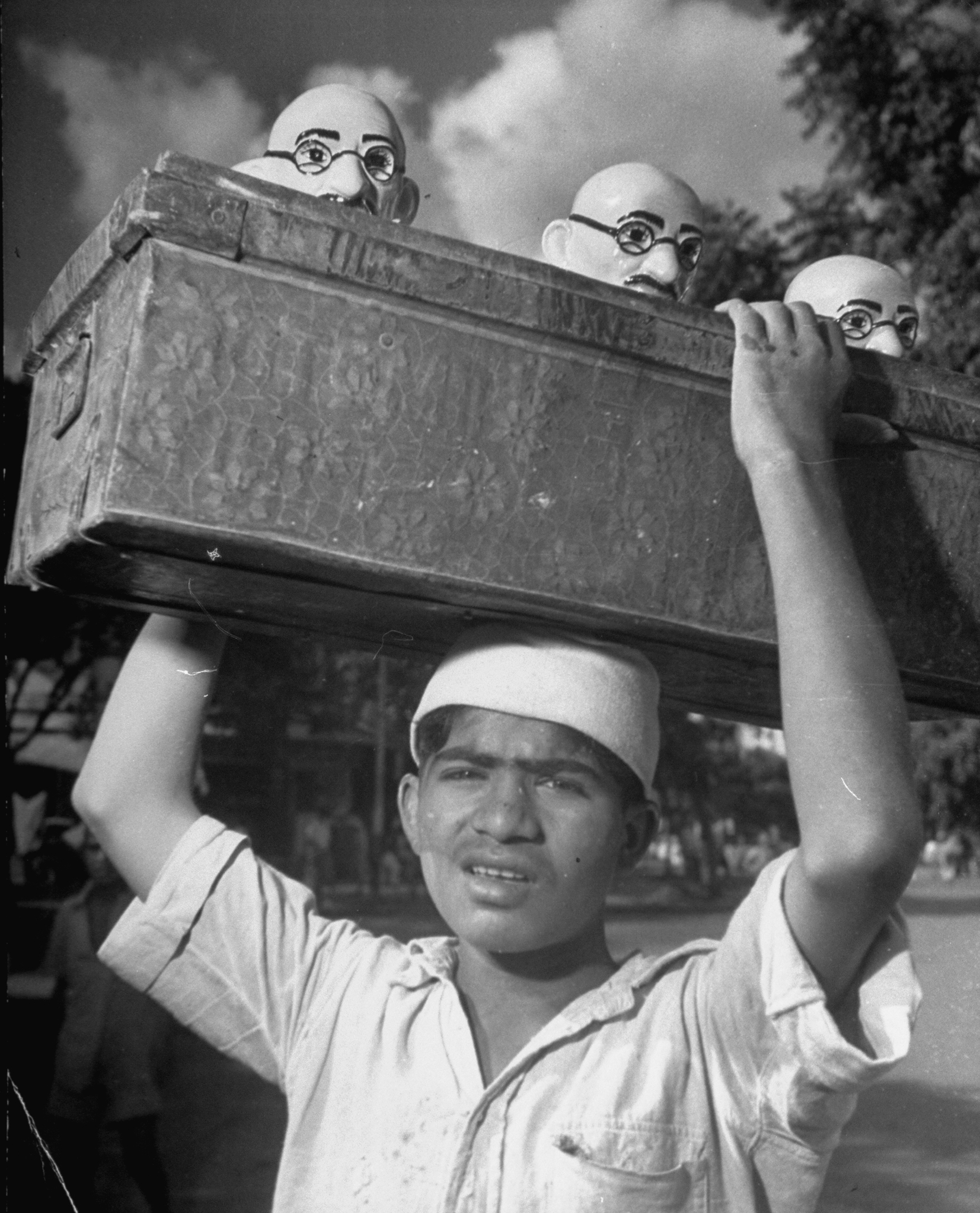 An Indian street vendor sells Gandhi figures in 1946.