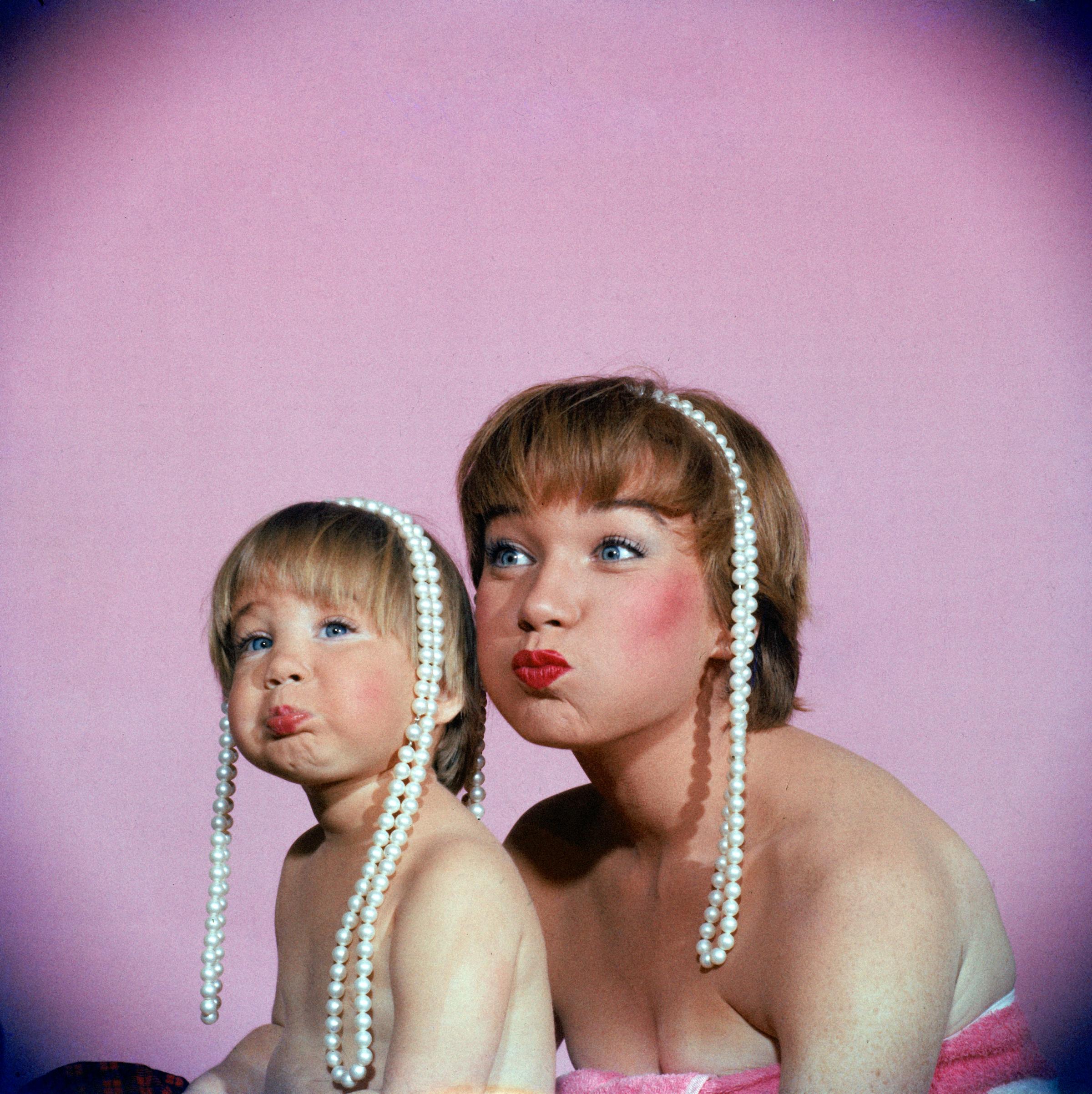 Twenty-four -year-old Shirley MacLaine pulls a funny face with her 2-year-old daughter, Sachi Parker, during a portrait session with LIFE's Allan Grant.