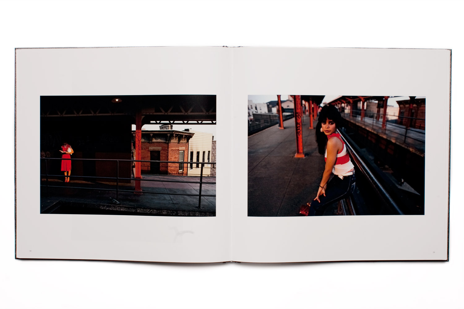 In Subway, the color red reoccurs frequently in the photographs. The more lyrical pairing of images throughout the book include those where images echo the same colors or shapes.