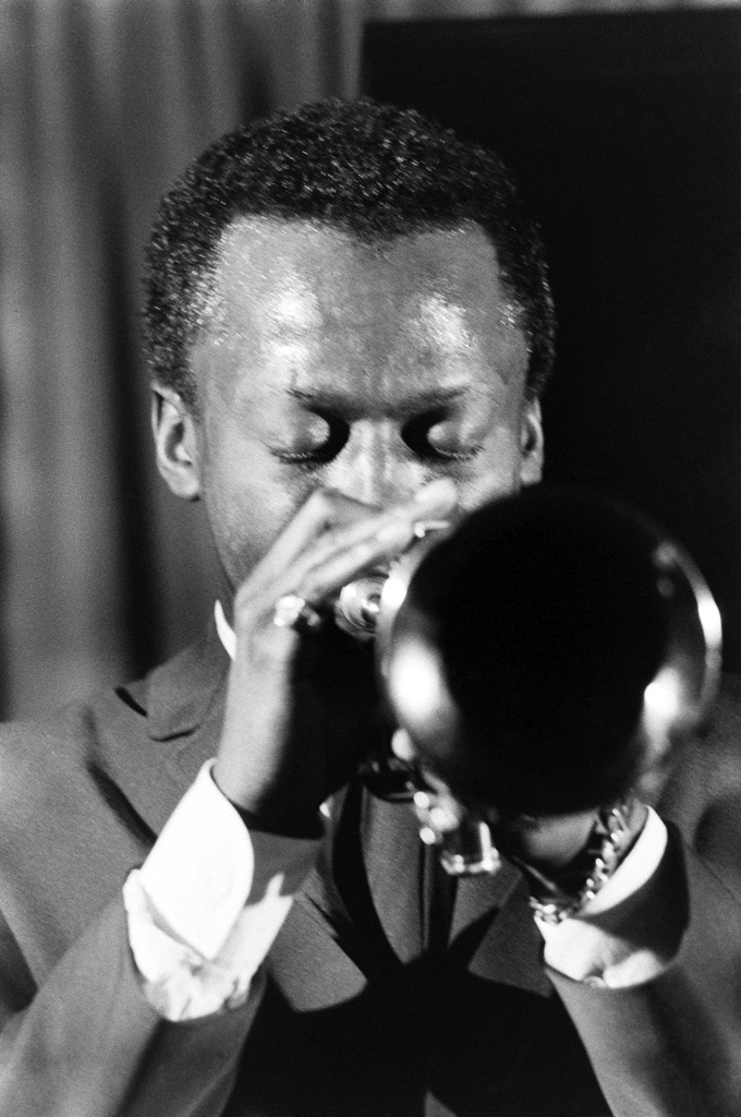 Picture of Miles Davis playing his trumpet in New York, 1958