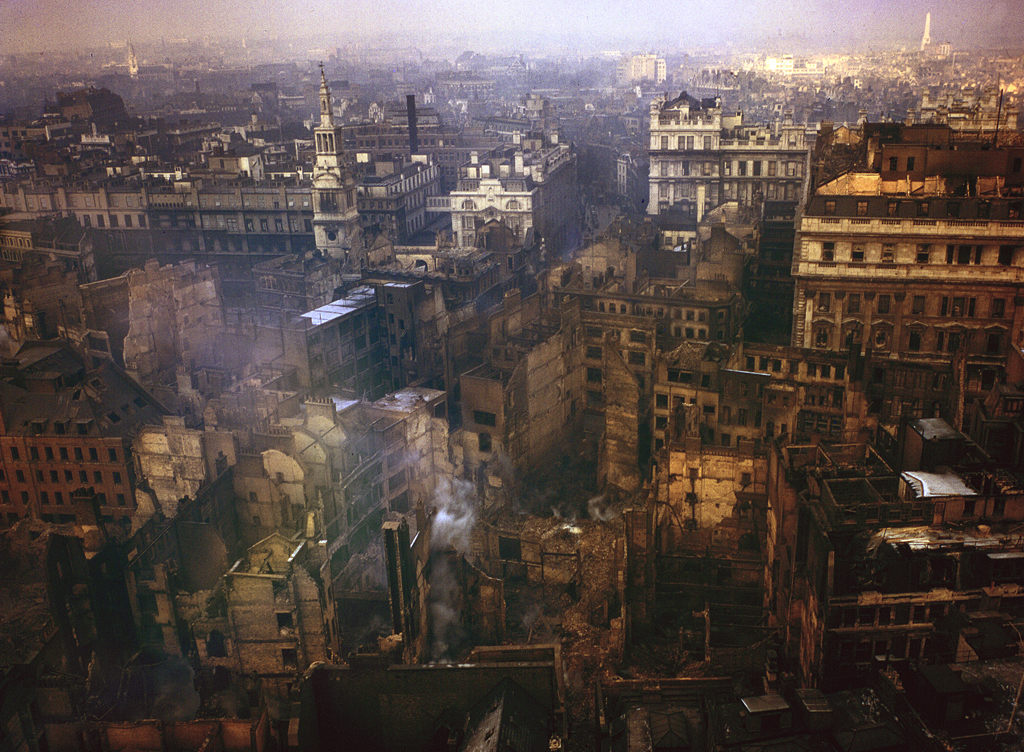 London smolders, 1940.