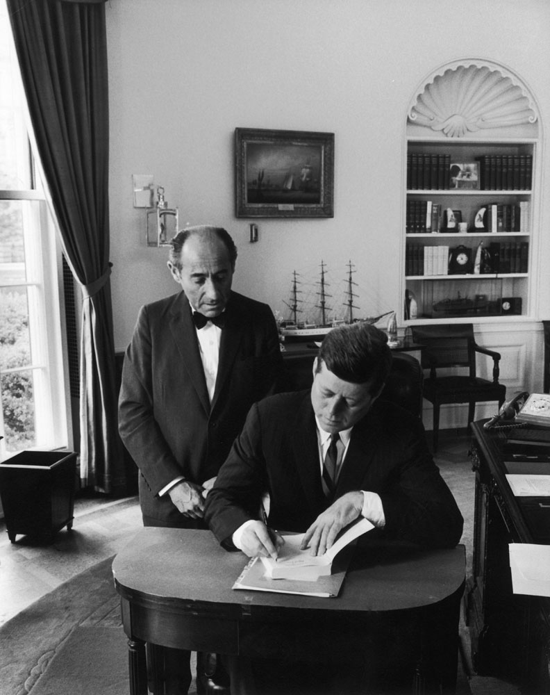 President John F. Kennedy and Alfred Eisenstaedt in the Oval Office, 1962