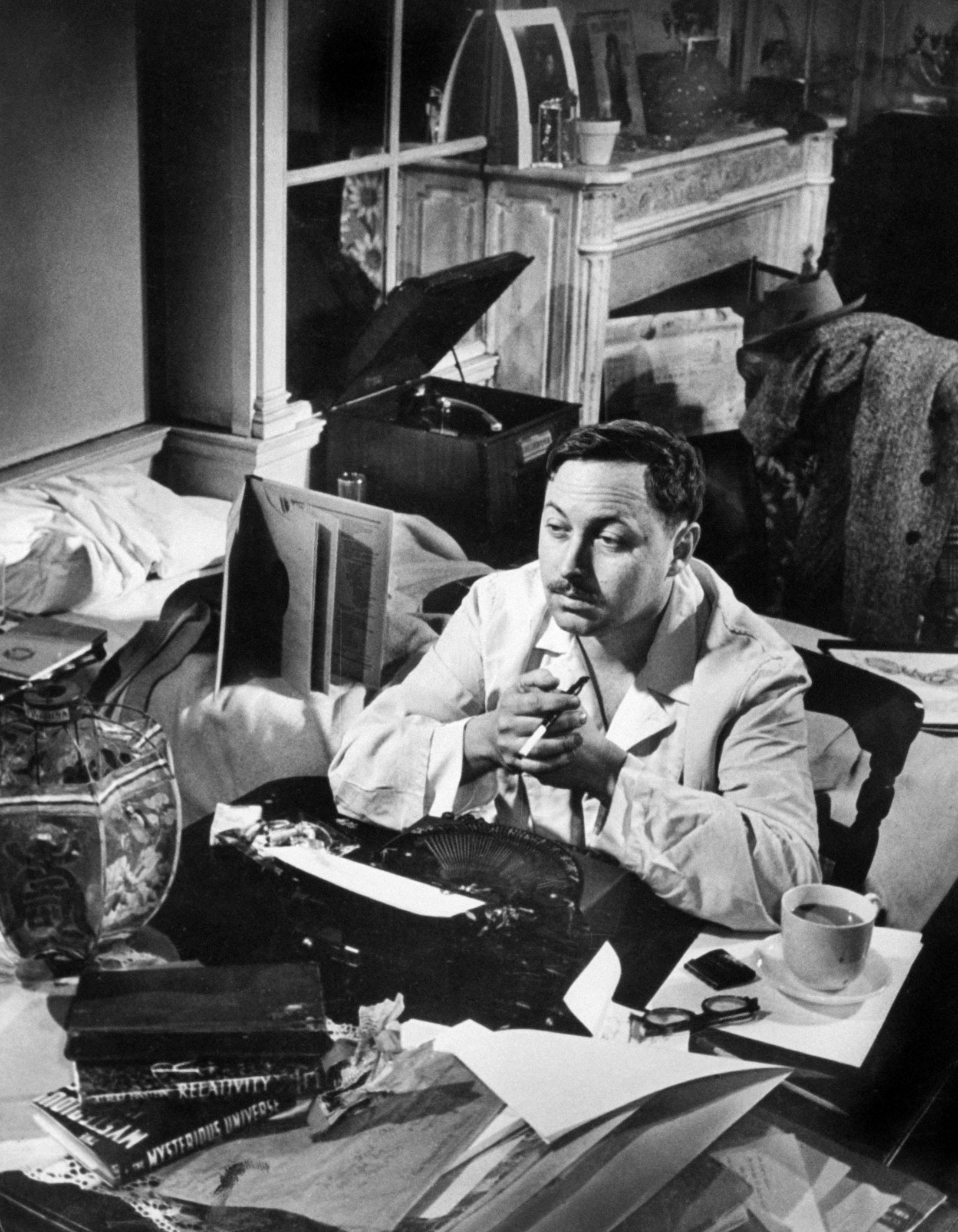 Tennessee Williams at his typewriter in New York in 1948.