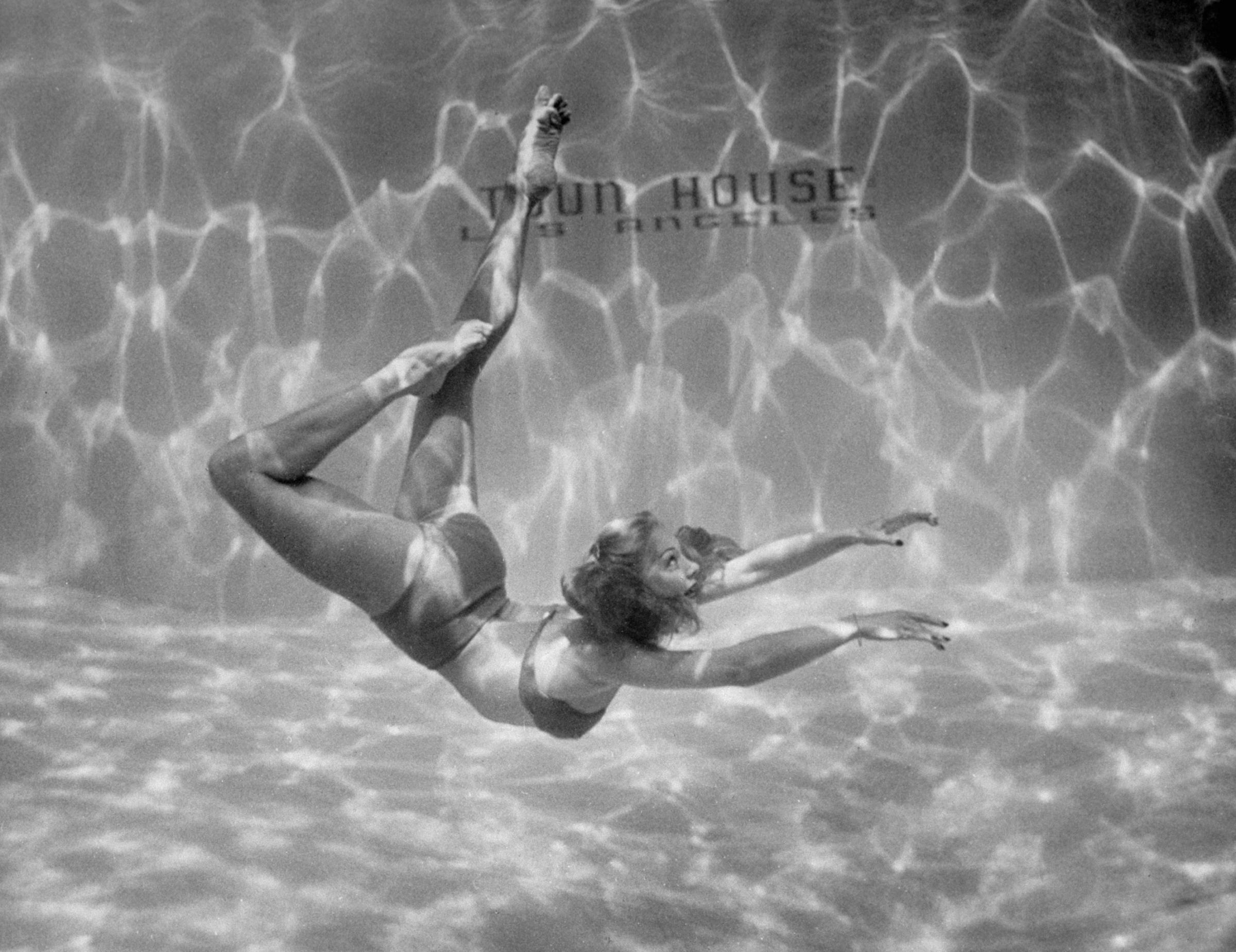 Underwater ballet, 1945.