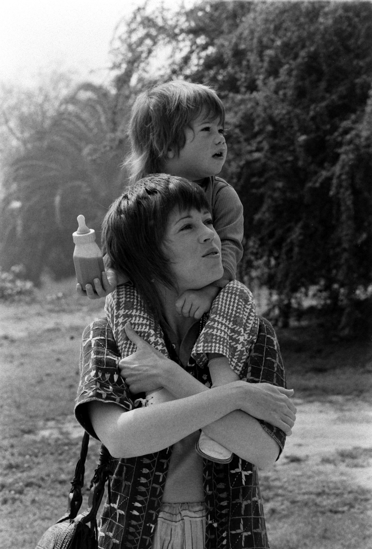 Jane Fonda and her daughter, Vanessa, in California, 1971.