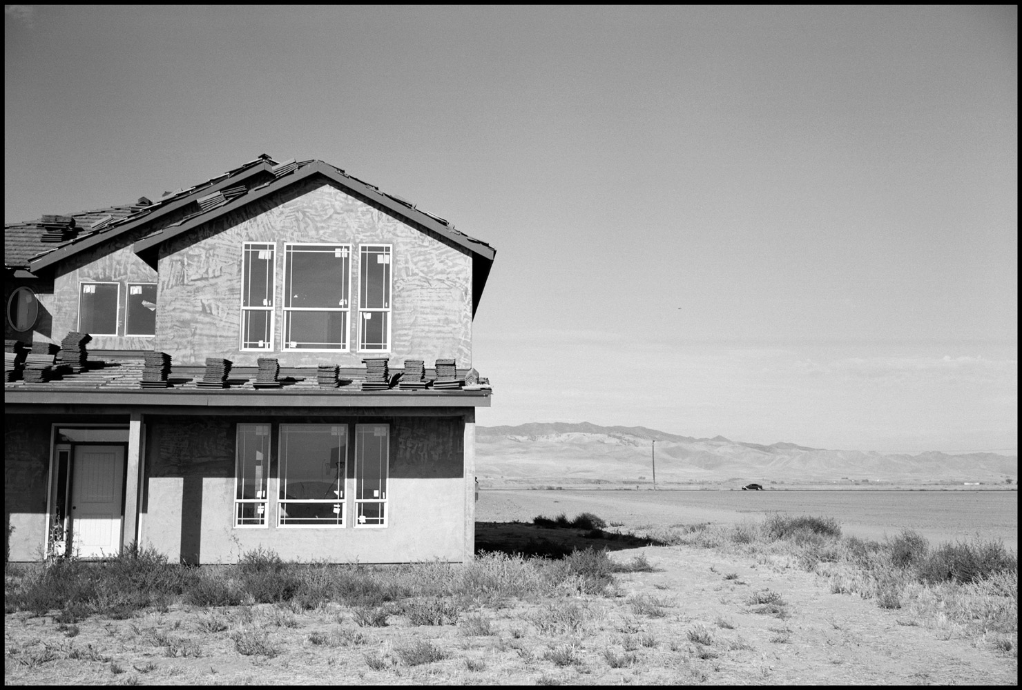 USA. California. October, 2010. An incompleted housing development outside of Fresno. Construction came to a hault due to the housing bust.The Magnum Foundation will present Bruce Gilden's series  No Place Like Home: Foreclosures in America.