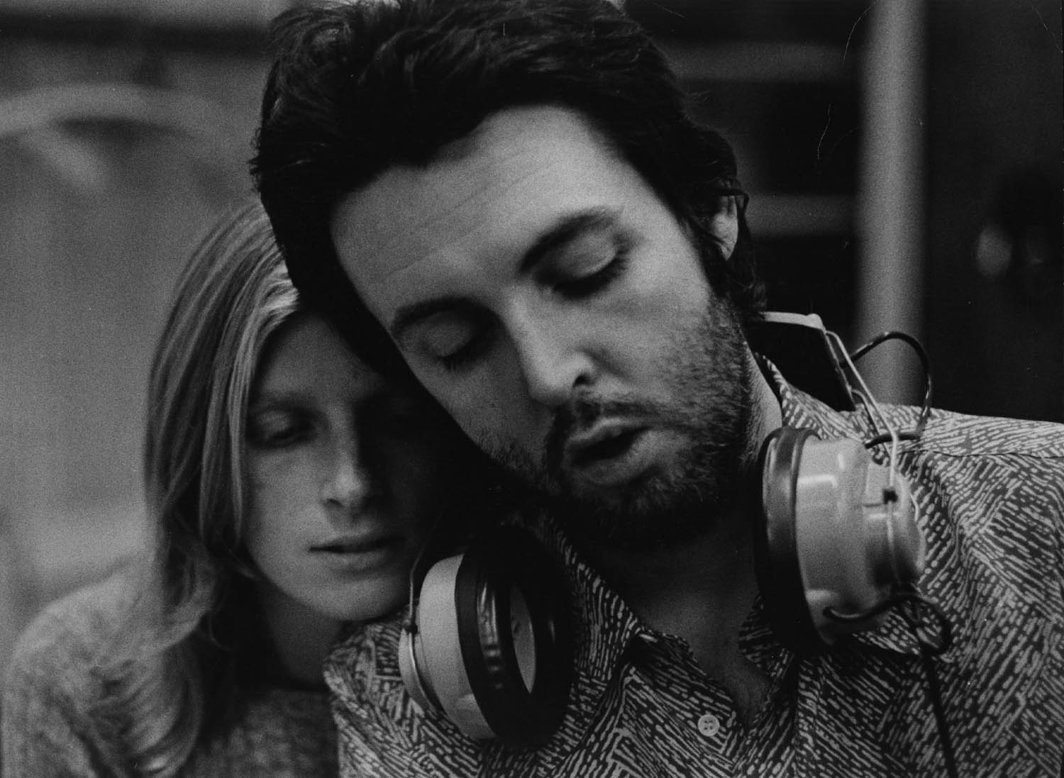Ex-Beatle Paul McCartney and his wife Linda in a New York recording studio putting finishing touches to Paul's single 'Another Day' and 'Oh Woman, Oh Why?'. 1971.