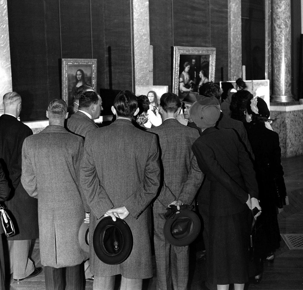Patrons view Leonardo da Vinci's Mona Lisa, the Louvre, 1953.