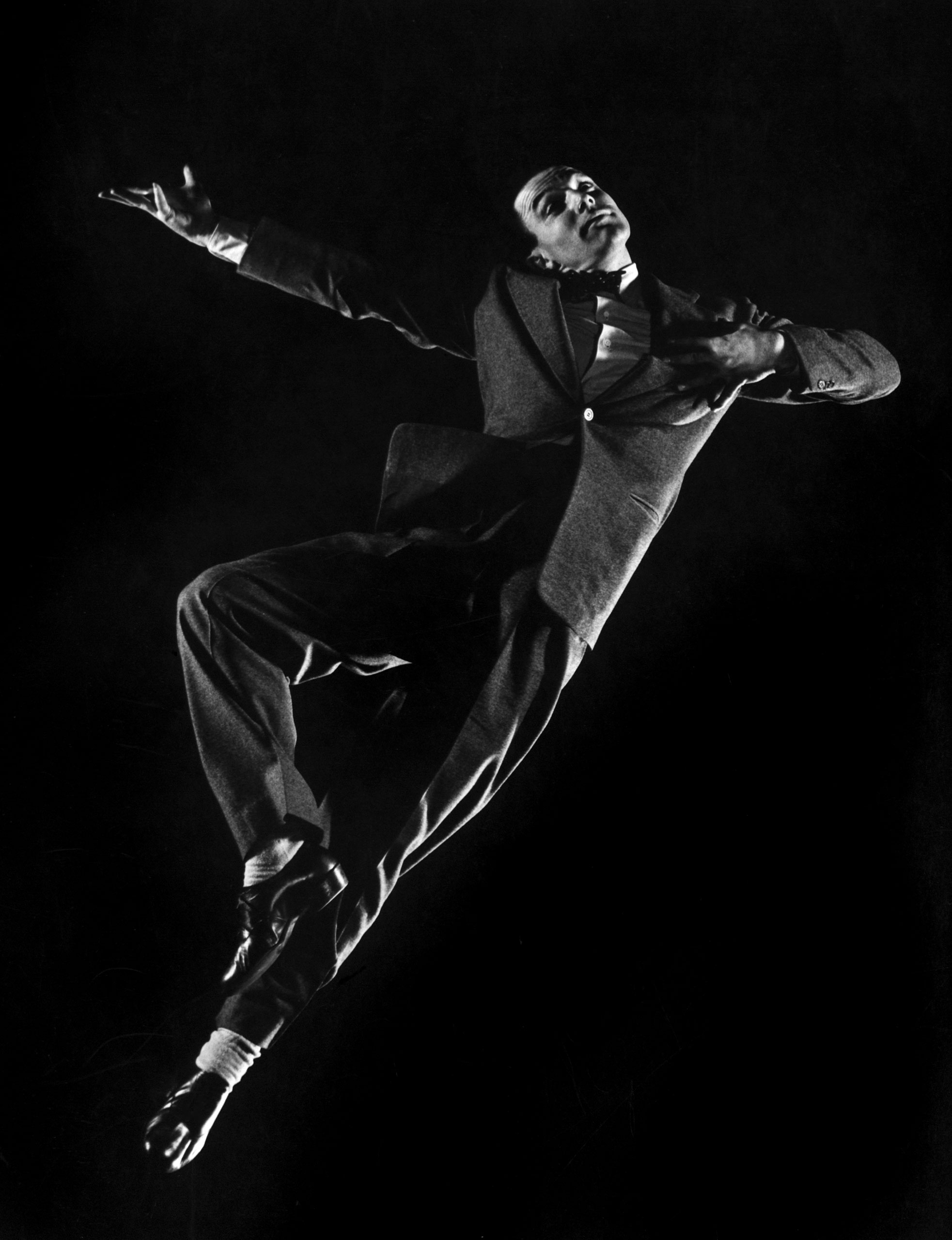 Gene Kelly dancing, 1944.