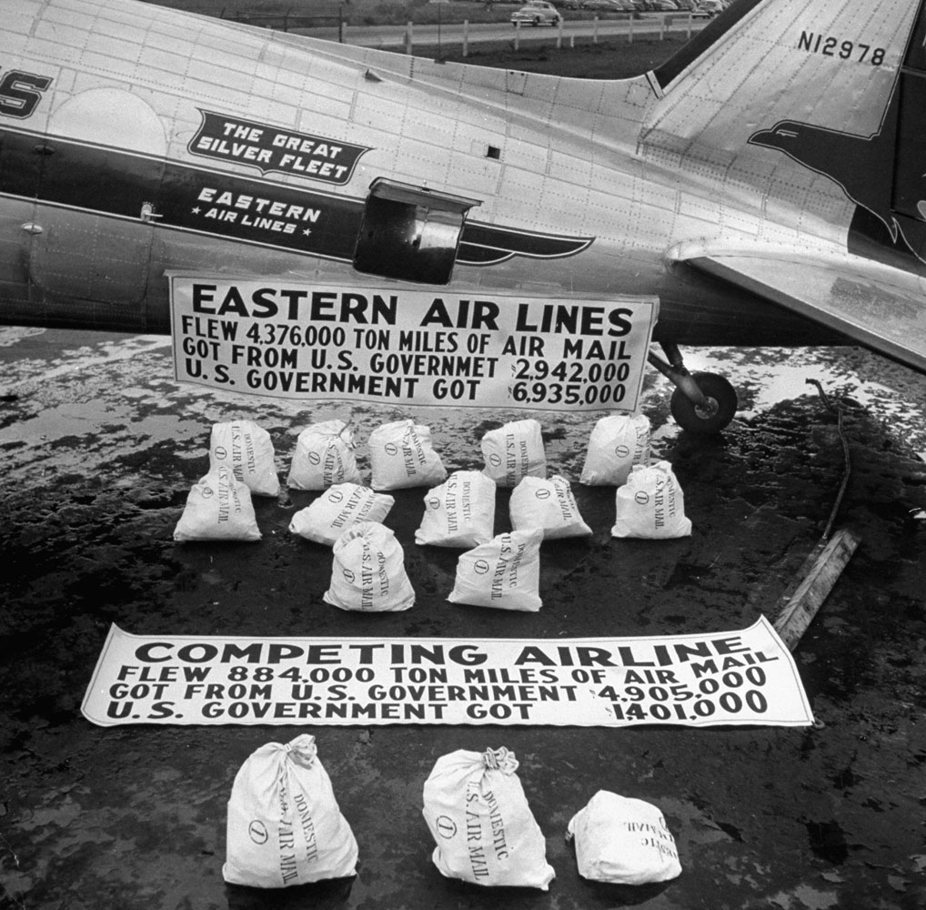 Representation of the amount of mail Eastern Airlines delivered to and from the U.S. government, 1949.