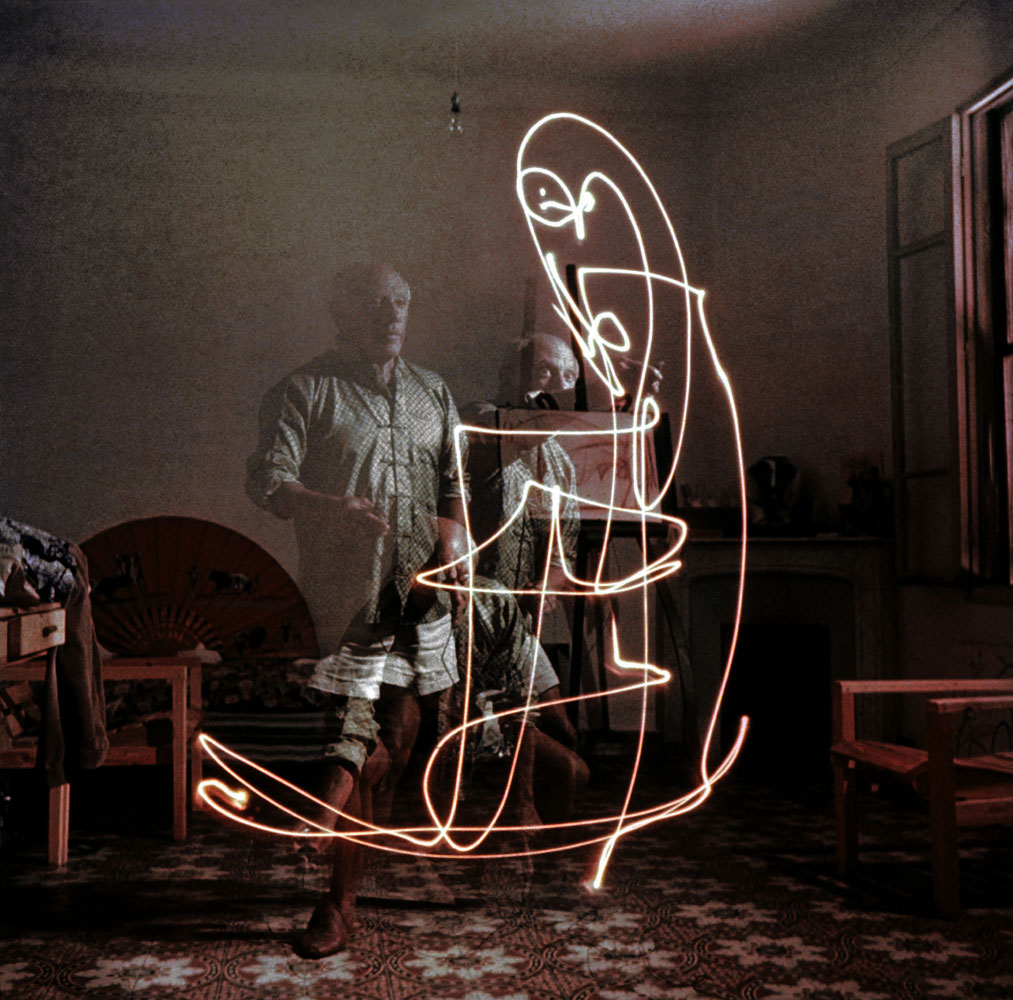 Pablo Picasso "draws with light," 1949.
