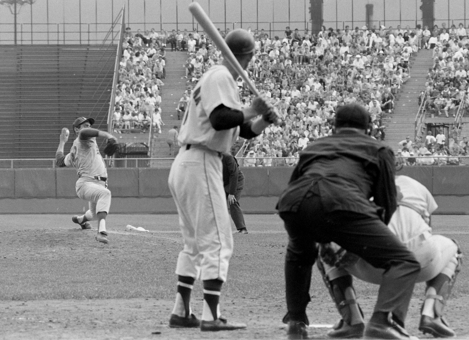 Sandy Koufax pitching, 1963.
