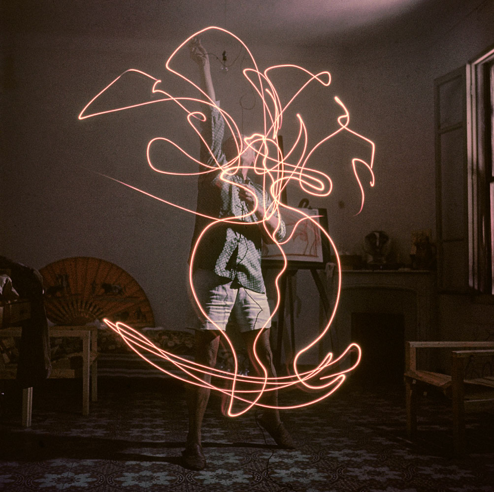 Pablo Picasso "draws with light," 1949.