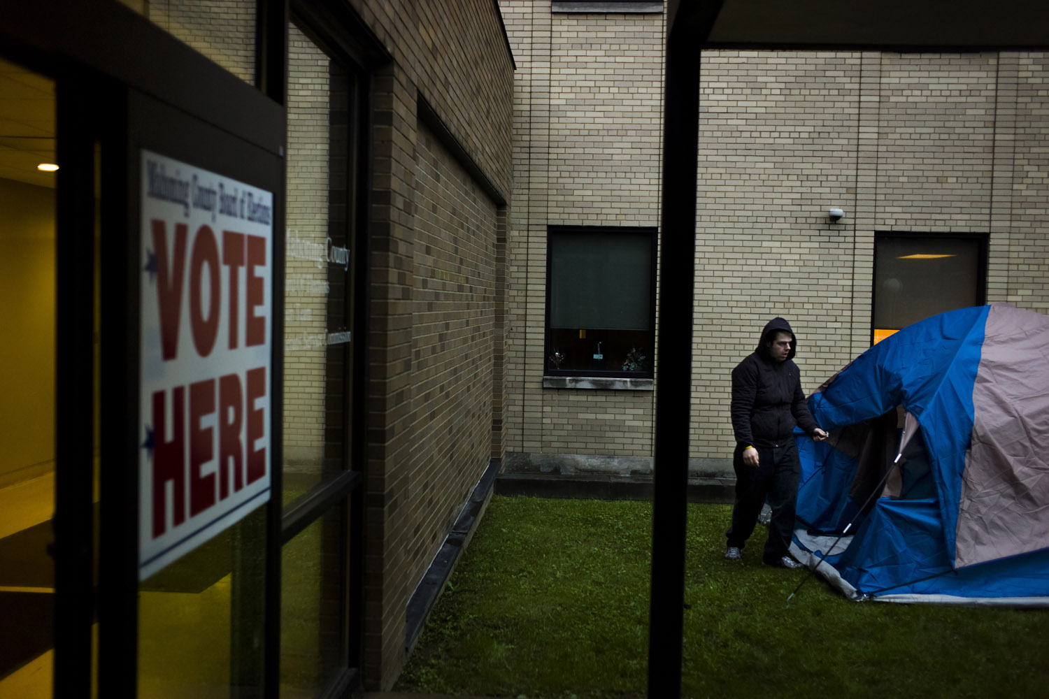 Image: An Obama campaign volunteer dismantles a tent after spending the night outside of the Board of Elections with Obama supporters and staff to cast their early vote in Youngstown, Ohio. Oct. 2, 2012.