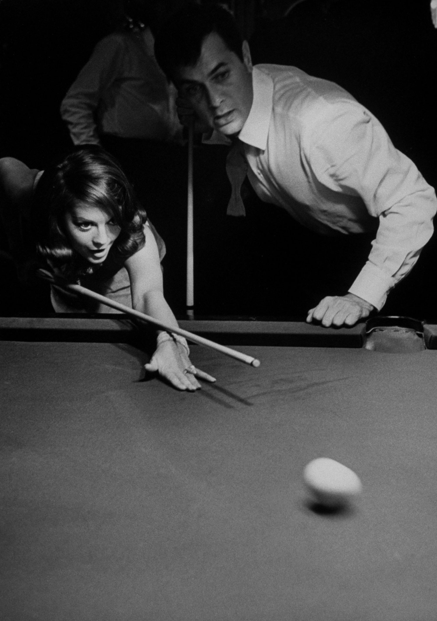 Natalie Wood learns to play billiards with Tony Curtis, 1963.