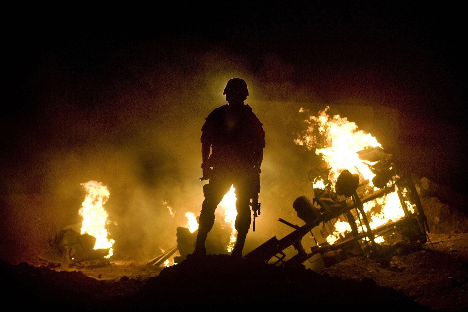 Jeremy Renner in a production still from the film 'The Hurt Locker' directed by Katherine Bigelow, Director of photography, Barry Ackroyd. Jordan.