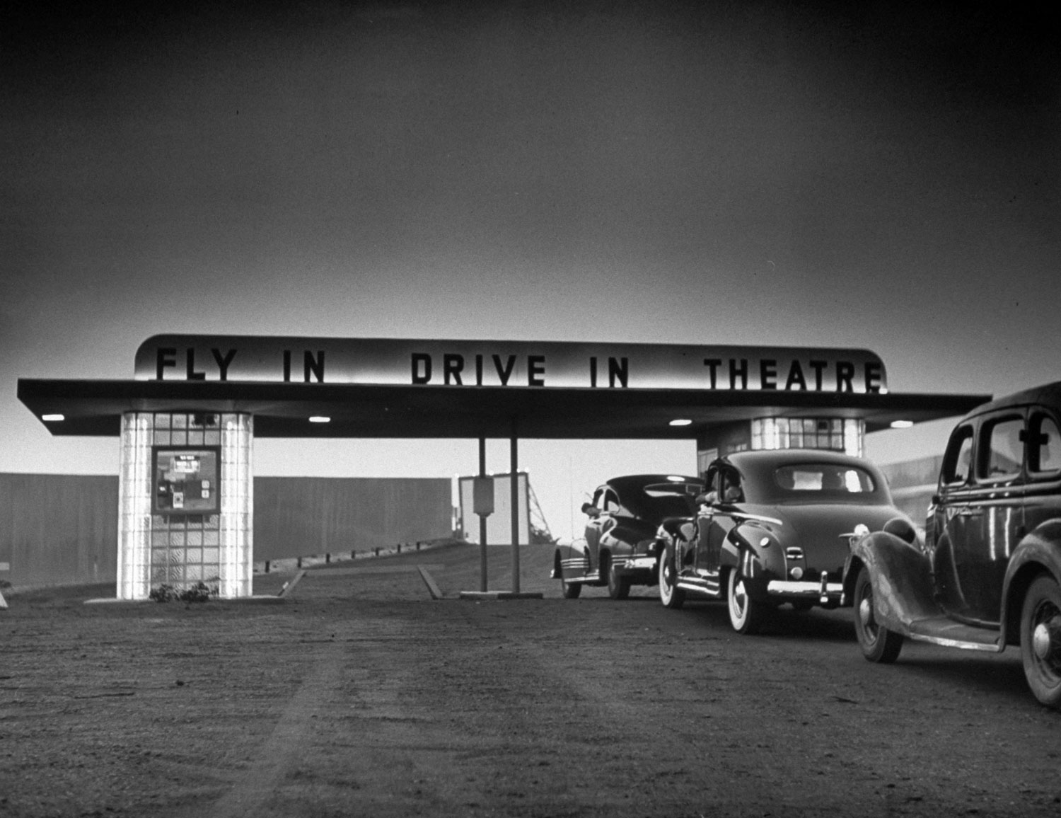A "fly-in" drive-in theater for airplanes and cars, 1949.