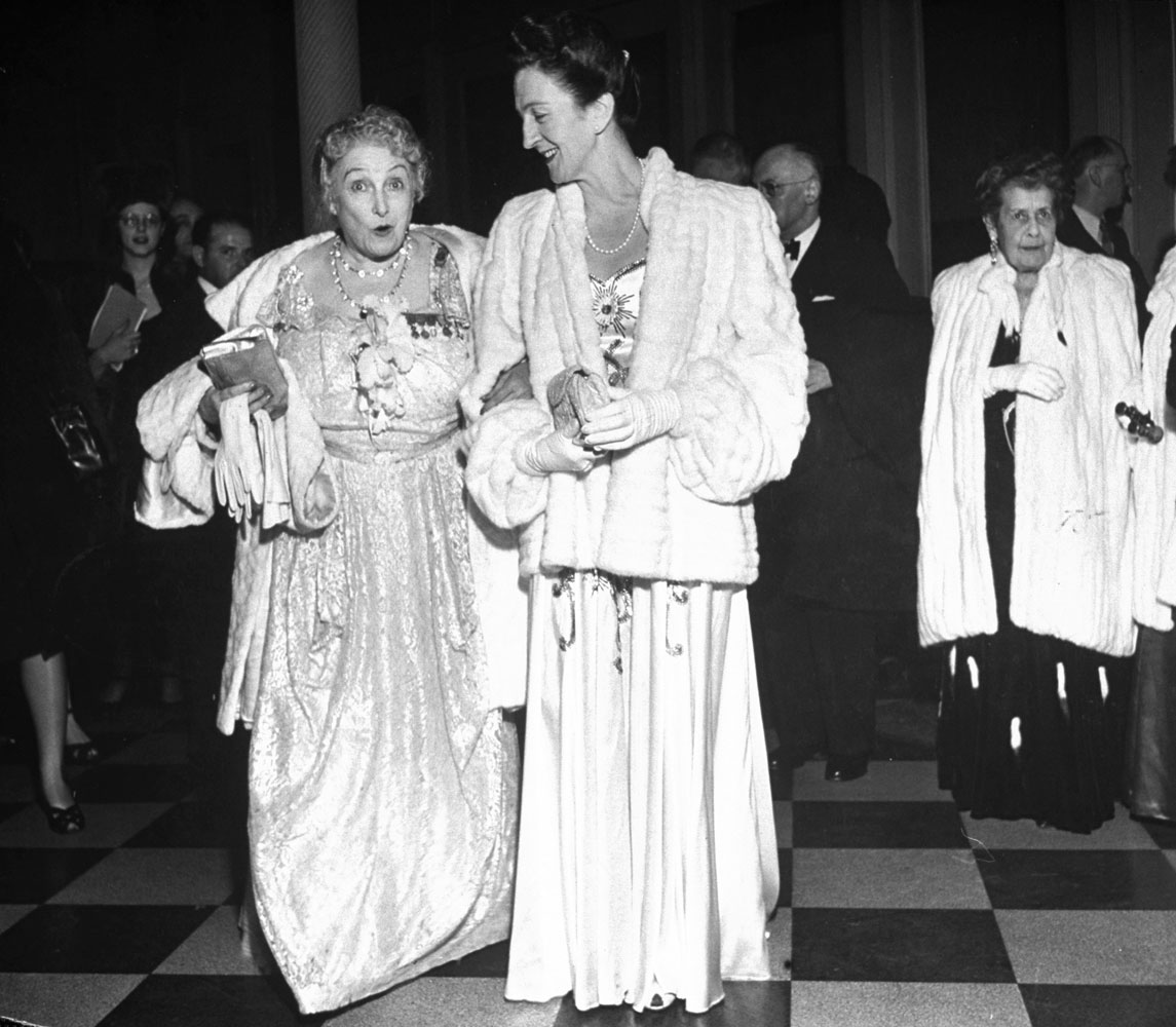 Mme. Tryphosa Bates-Batcheller (left) and Mrs. Oscar Ivanissevich arrive for opening night at the Metropolitan Opera, 1947.