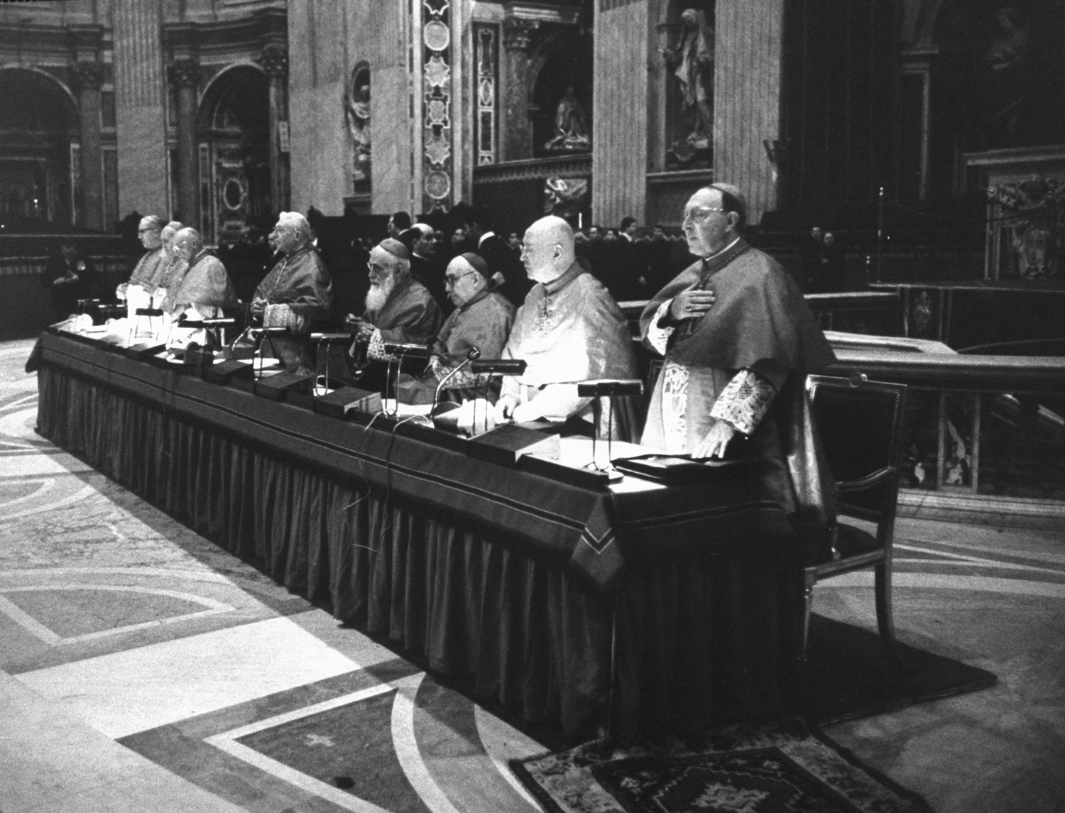 Table of cardinals during the Second Vatican Ecumenical Council, 1962.