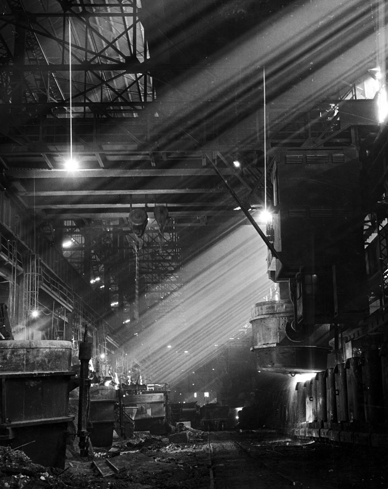 Pouring ingots at an Illinois steel plant, 1944.