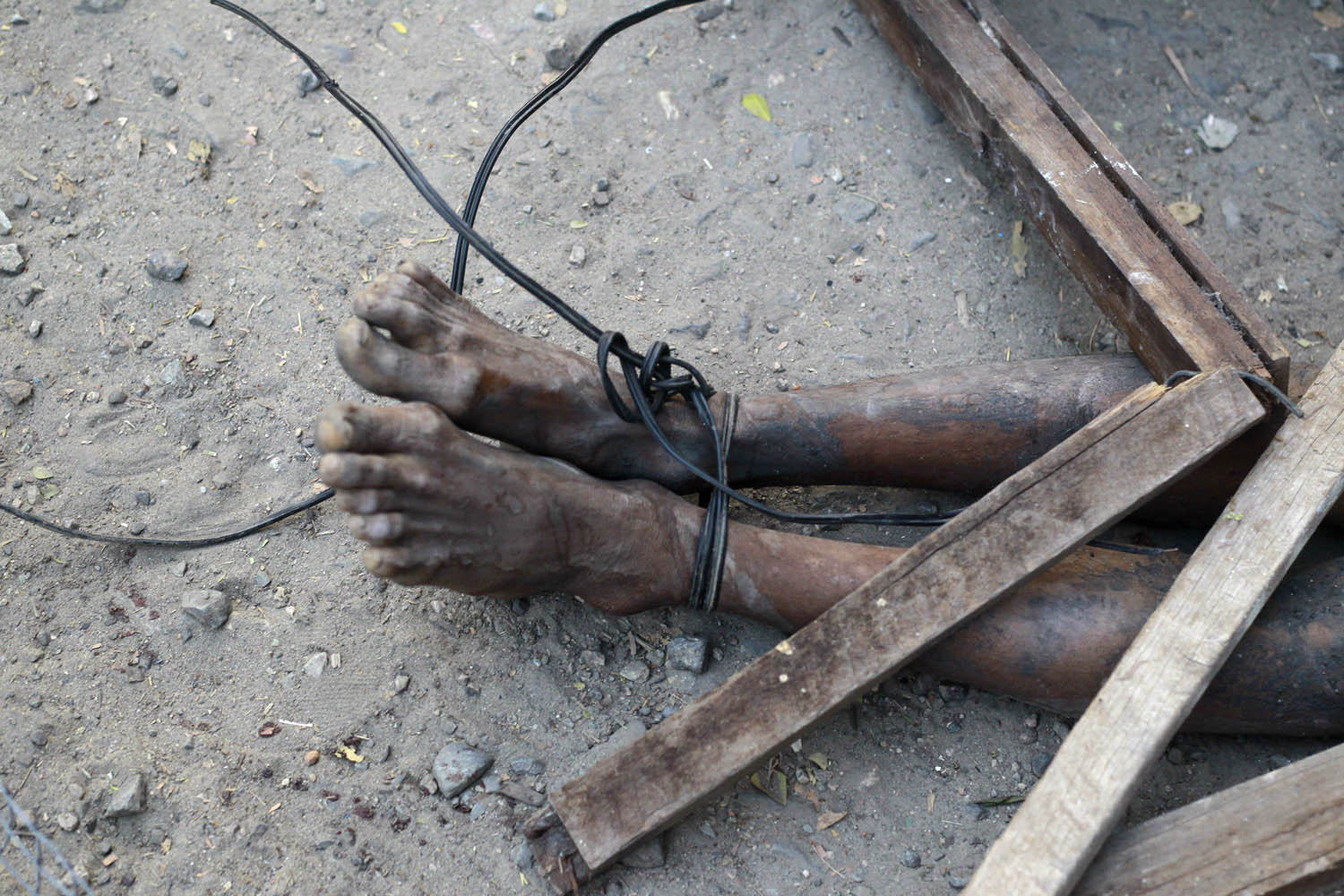 A body is seen on a street in Meikhtila