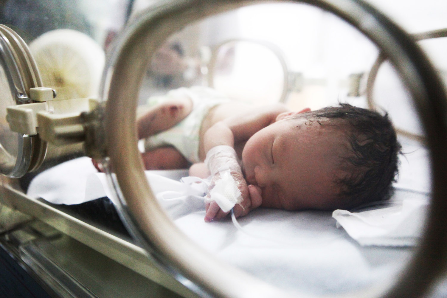 May 28, 2013. The sleeping infant, who had been rescued from the sewer pipe in a residential building, is seen at a hospital in Jinhua, Zhejiang province, east China.