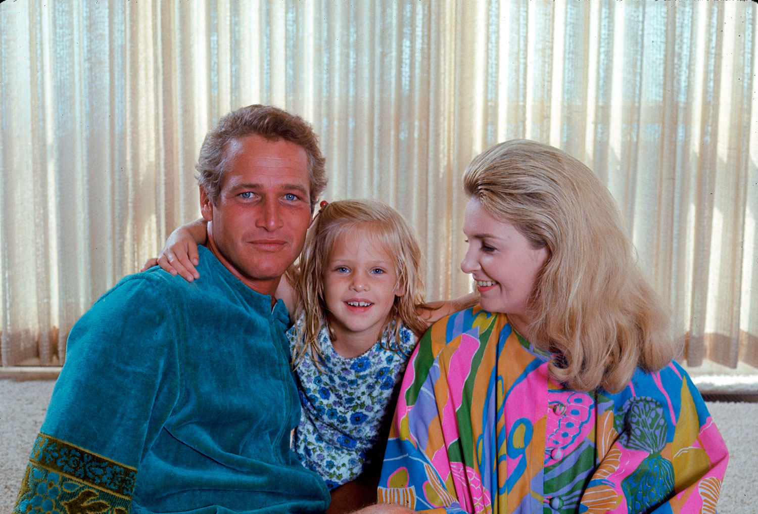 Paul Newman with daughter Clea and wife Joanne Woodward, 1968.
