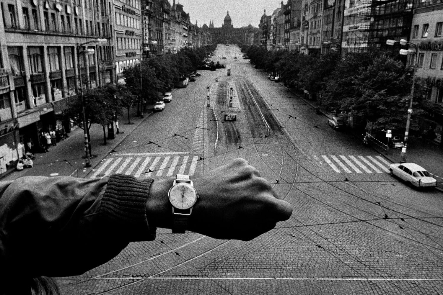 ¬© Josef Koudelka/Magnum Photos. CZECHOSLOVAKIA. Prague. August 1968. Warsaw Pact troops invade Prague. In front of the Radio Headquarters. Contact email New York: photography@magnumphotos.comFrom the Invasion 68 Prague project.
