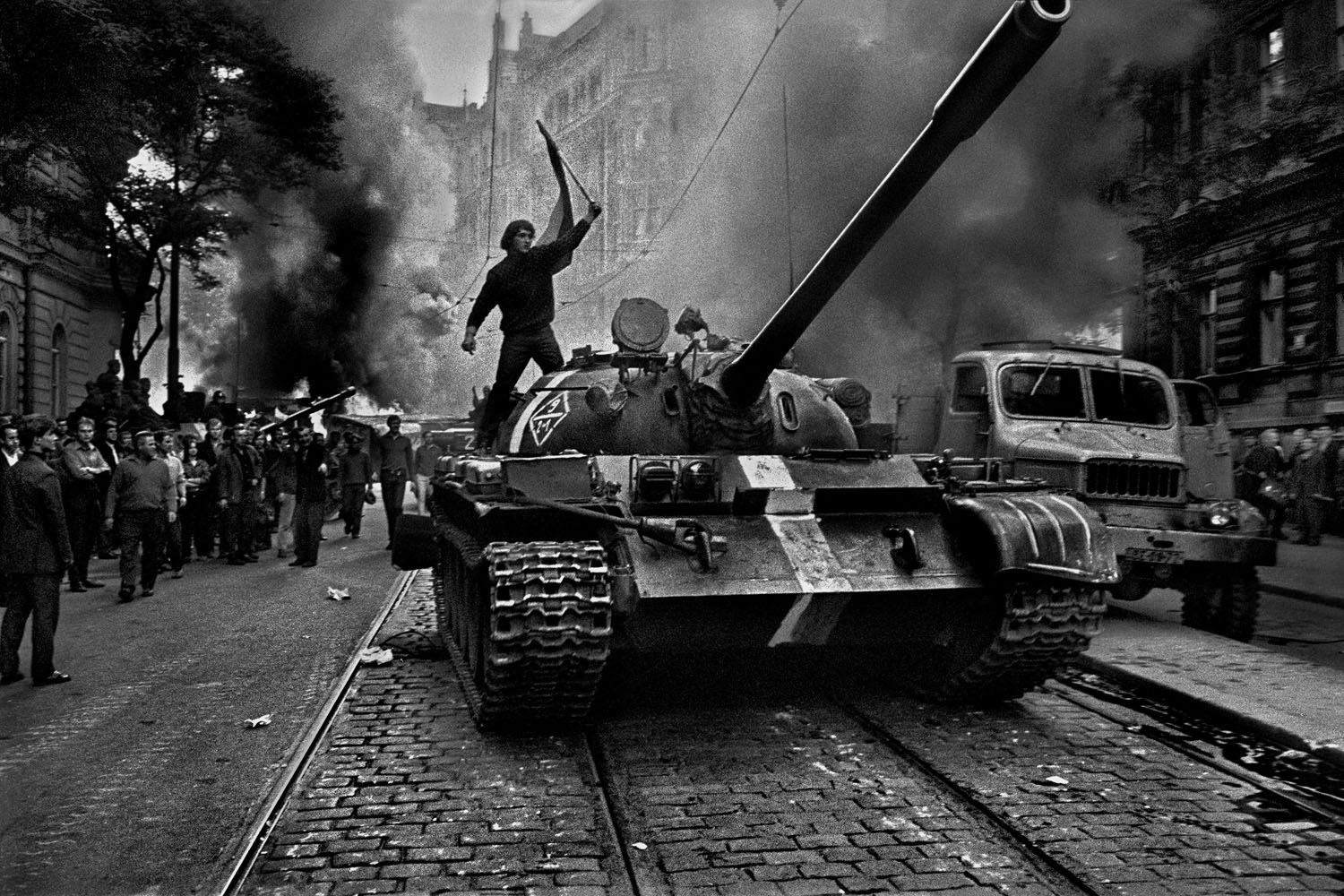 ¬© Josef Koudelka/Magnum Photos. CZECHOSLOVAKIA. 1968. Prague. Invasion of Warsaw Pact troops.Contact email New York: photography@magnumphotos.comFrom the Invasion 68 Prague project.