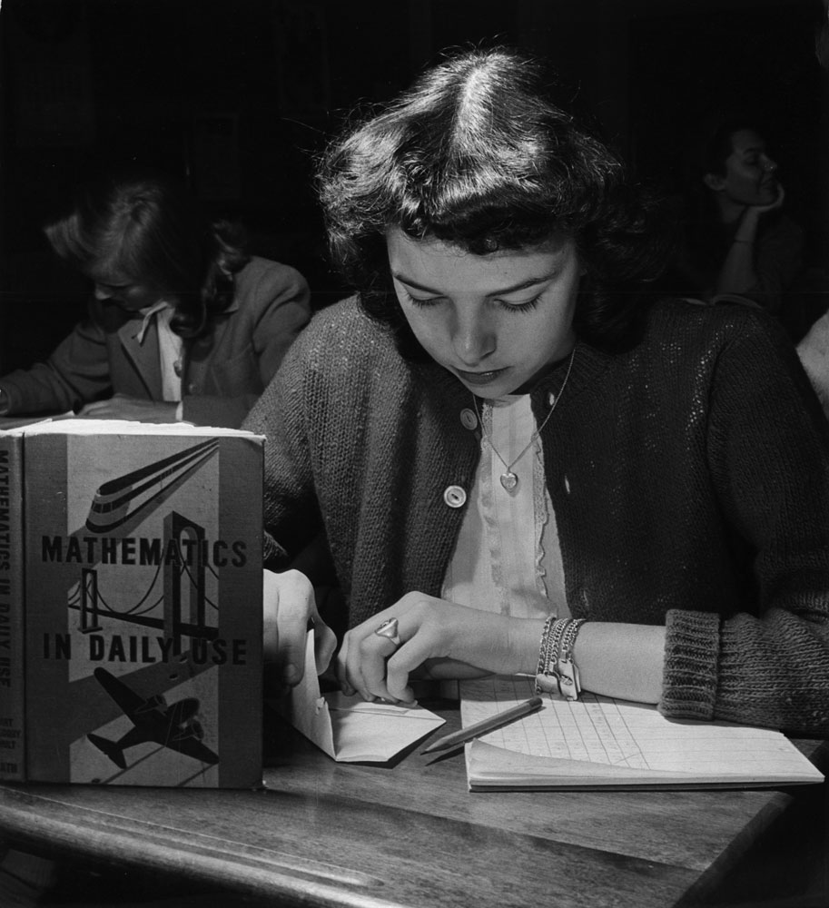 Teenagers ion school, 1944.