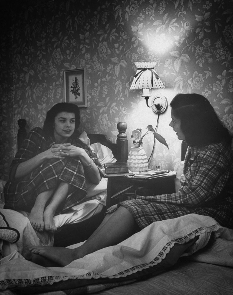 Teenage Girls 1944