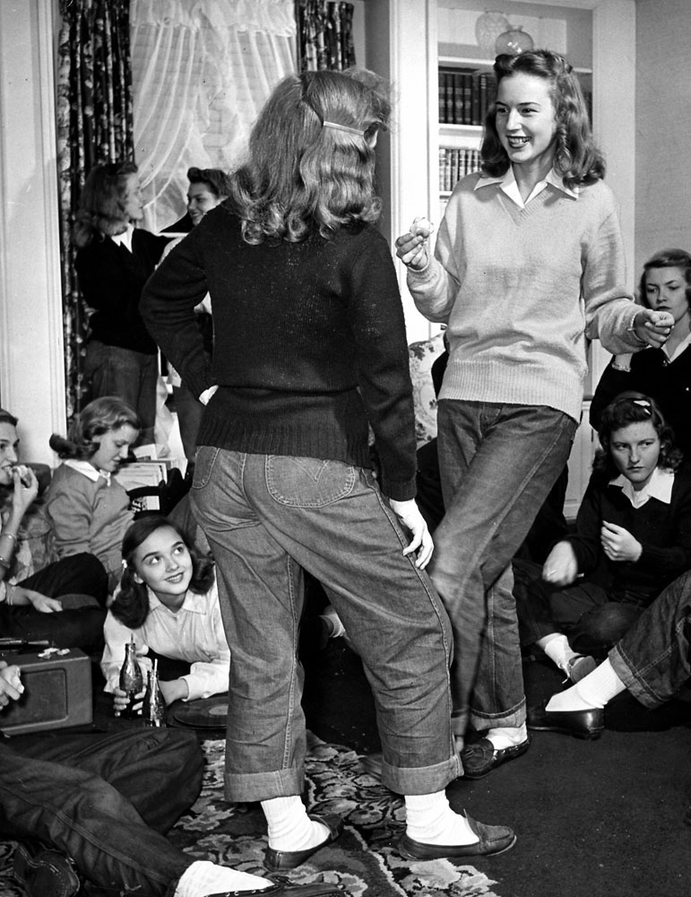 Teenage Girls 1944