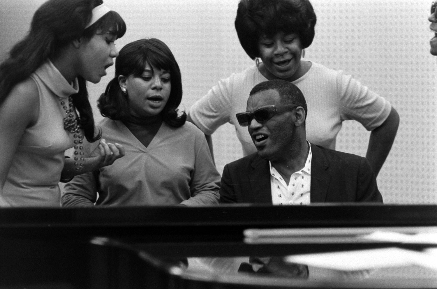 Ray Charles and the Raelettes, 1966.