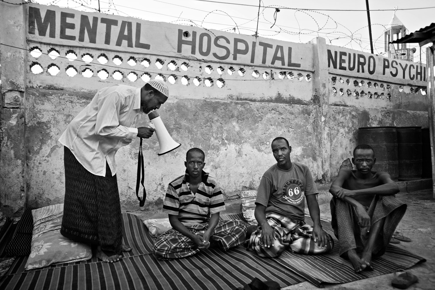 Many Somalis will take their mentally ill relative to traditional or Quranic healers for treatment. Mogadishu, Somalia. May 2011.
