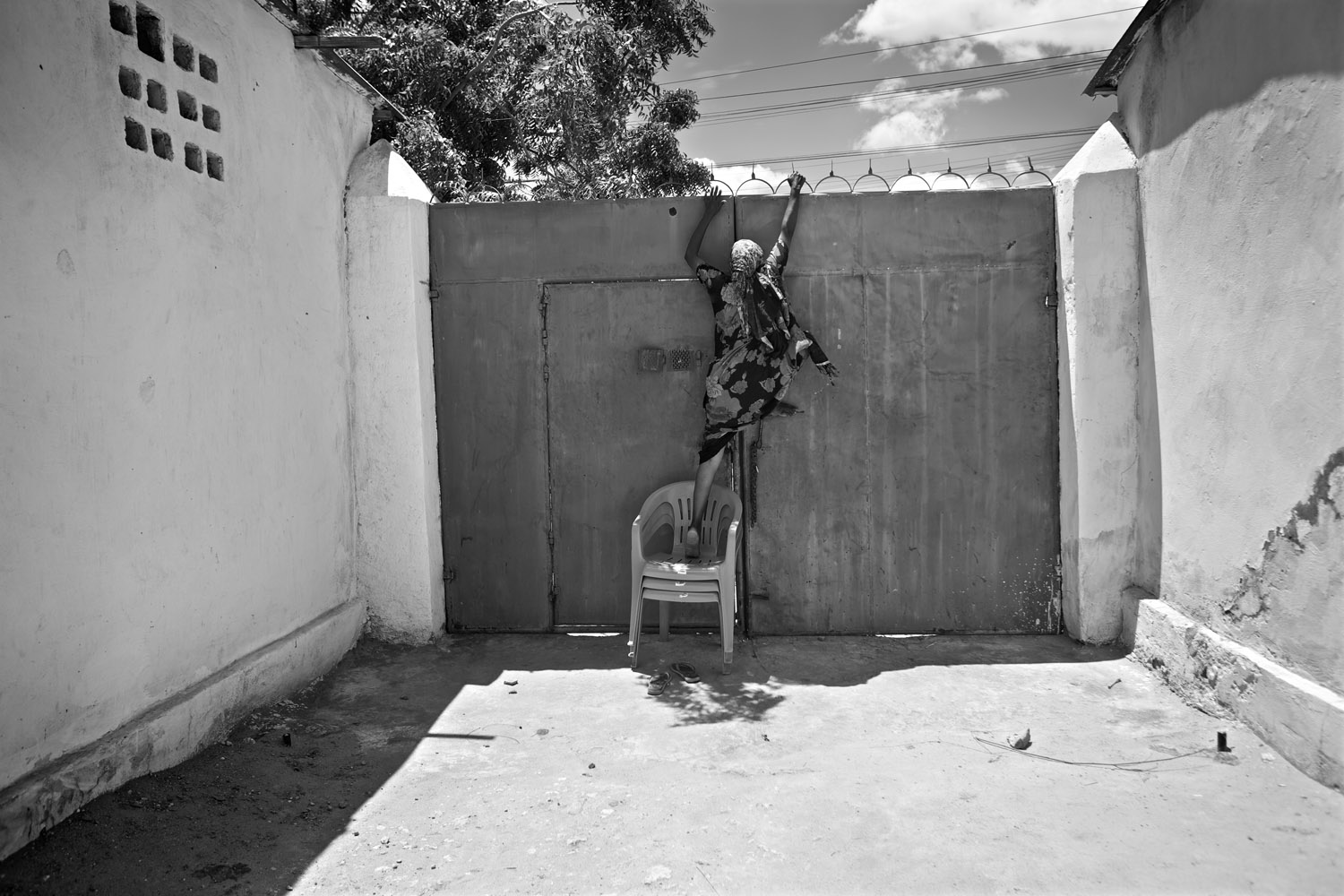 A female patient at Galkayo Mental Health Center tries to escape the hospital. Puntland, Somalia. June 2011.