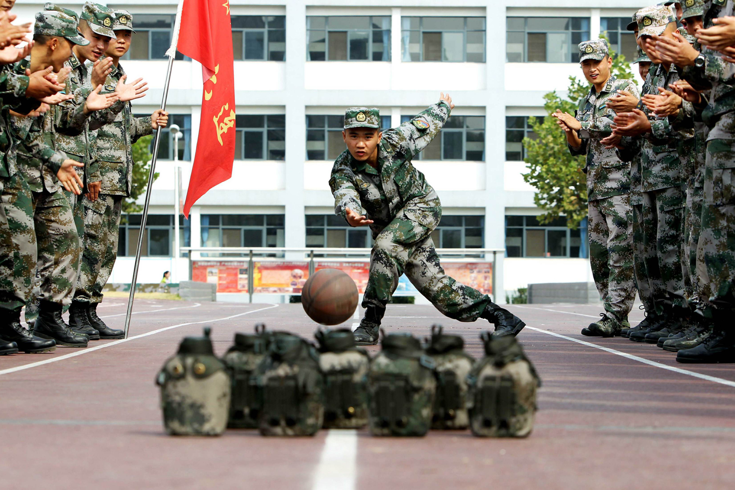 Oct.3, 2013. Soldiers of Chinese People's Liberation Army  bowl  during China's seven-day National Day holiday in Jinan, Shandong province.