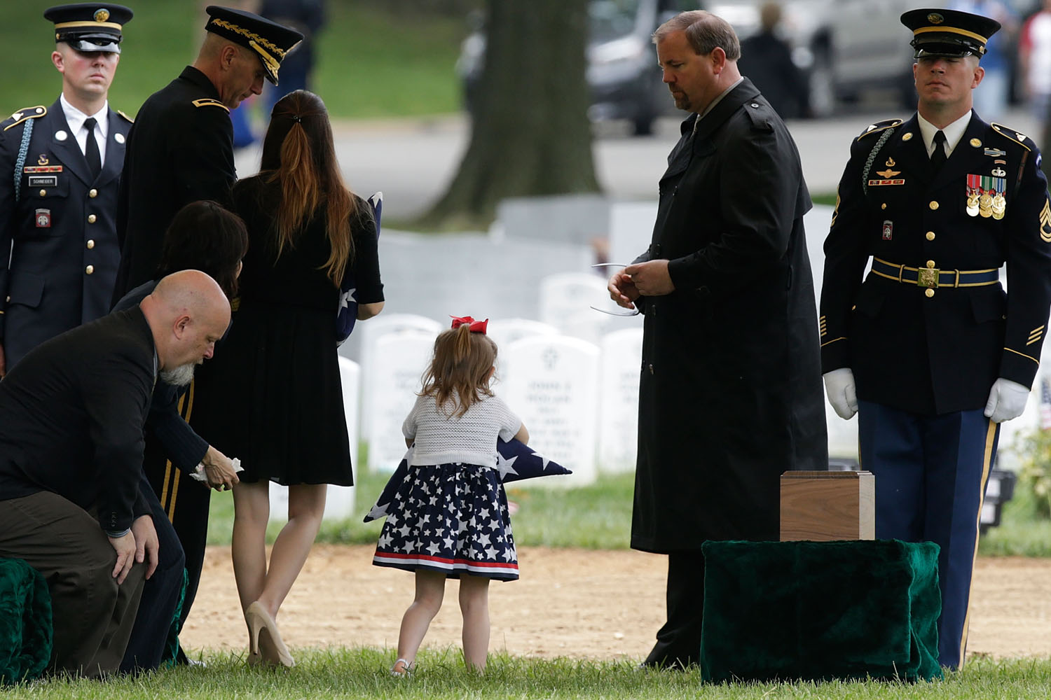 BESTPIX Two Soldiers Killed In Afghanistan Buried At Arlington Nat'l Cemetery