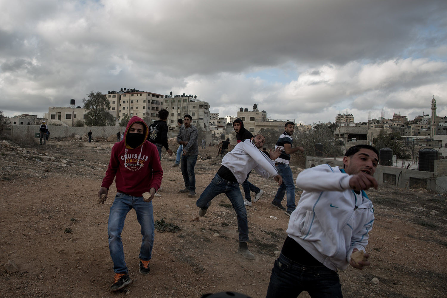Clashes in Qalandia following funeral of young Palestinian