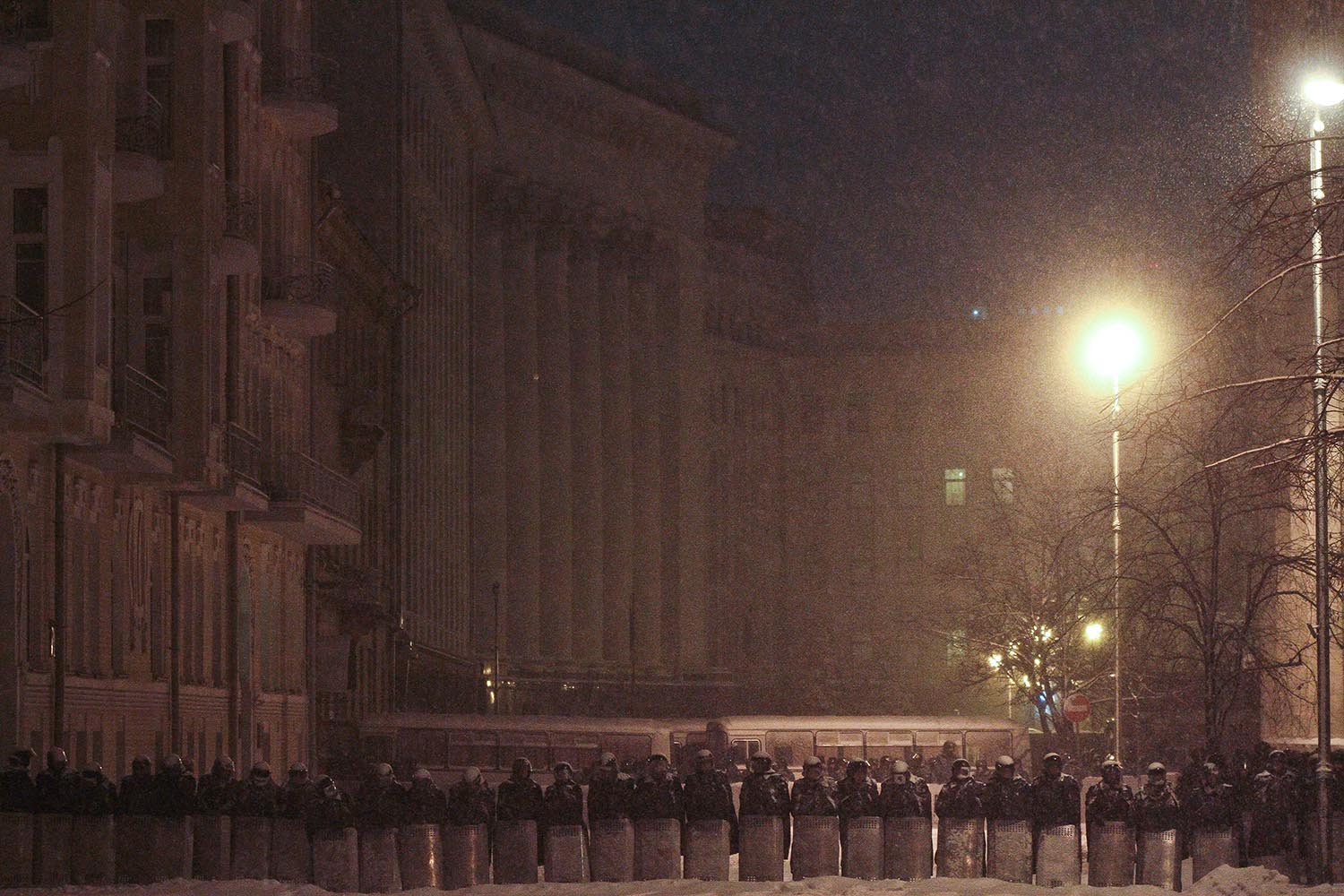 Troops are pulled to barricades of Euromaidan in Kiev