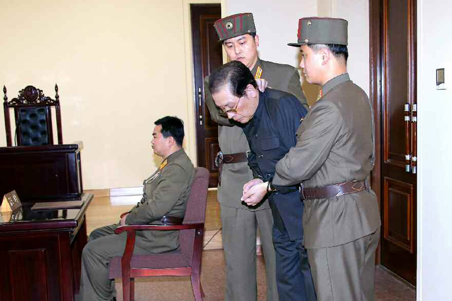 TOPSHOTS-CORRECTION-NKOREA-KIM-JANG-EXECUTION